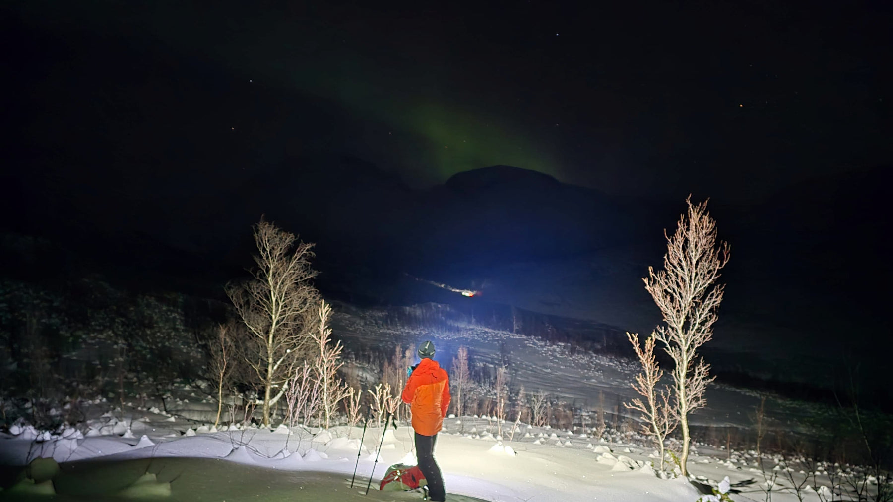 SPORT 9000 i fart gjennom nattlig terreng